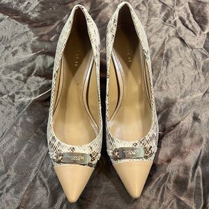 Coach brand heels in Tan